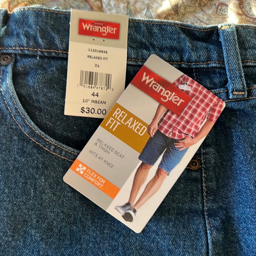 Wrangler men’s shorts size 44 brand new with tags